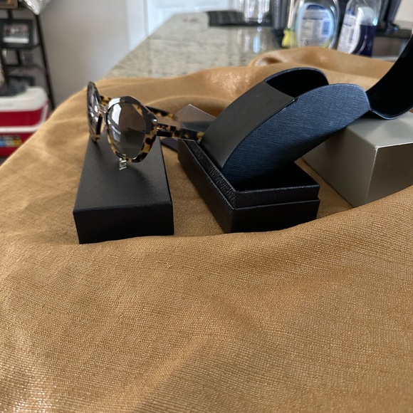 Leopard print Prada sunglasses - Picture 6 of 7